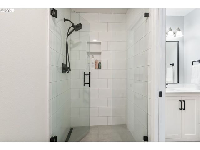 2056 SUNRAY Cir, West Linn, OR 97068