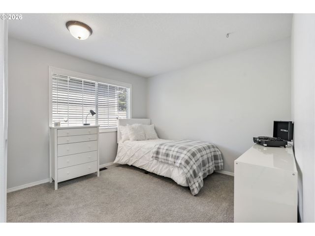2056 SUNRAY Cir, West Linn, OR 97068