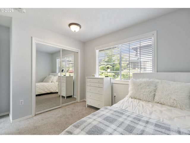 2056 SUNRAY Cir, West Linn, OR 97068
