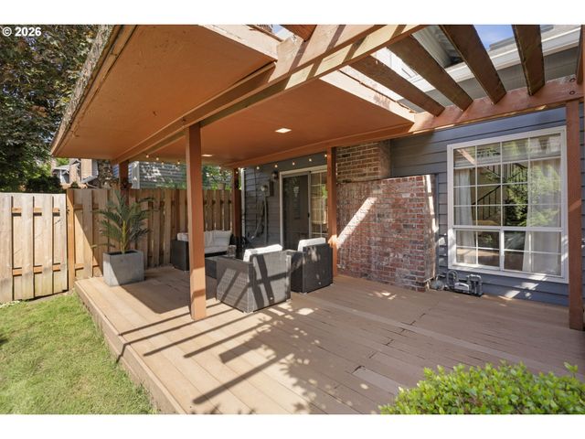 2056 SUNRAY Cir, West Linn, OR 97068