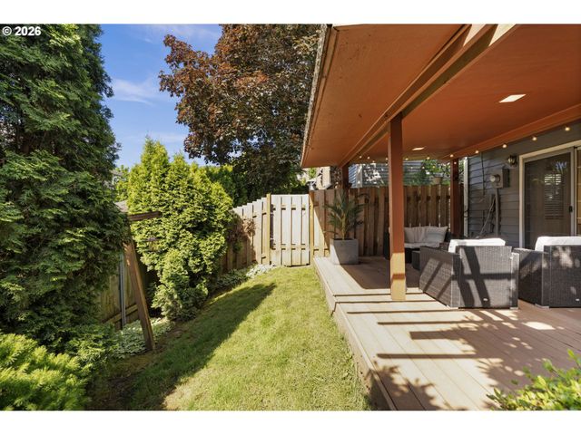 2056 SUNRAY Cir, West Linn, OR 97068