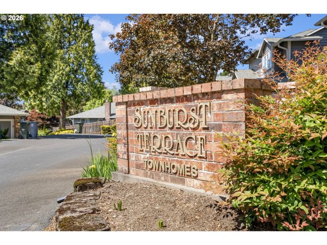 2056 SUNRAY Cir, West Linn, OR 97068