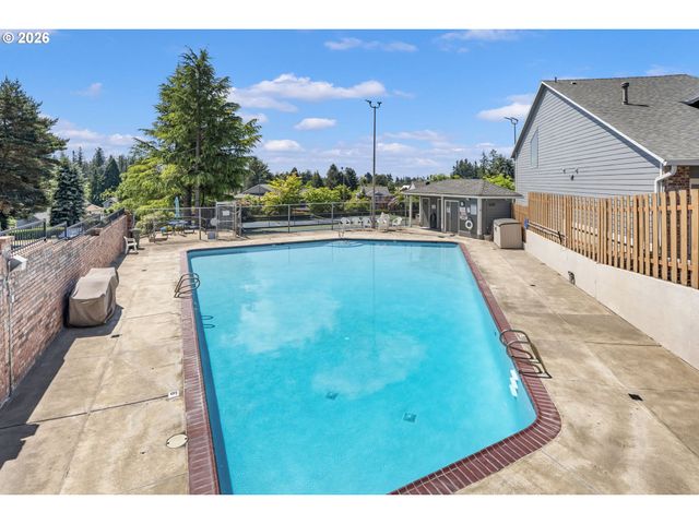 2056 SUNRAY Cir, West Linn, OR 97068