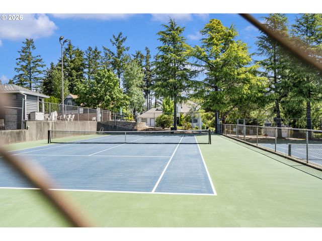 2056 SUNRAY Cir, West Linn, OR 97068