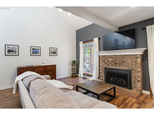 2056 SUNRAY Cir, West Linn, OR 97068