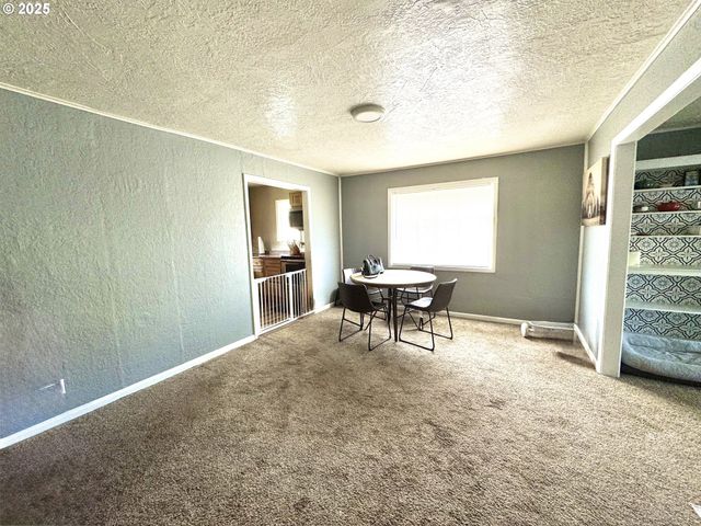 1135 MONMOUTH St, Independence, OR 97351