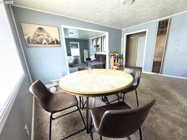 1135 MONMOUTH St, Independence, OR 97351