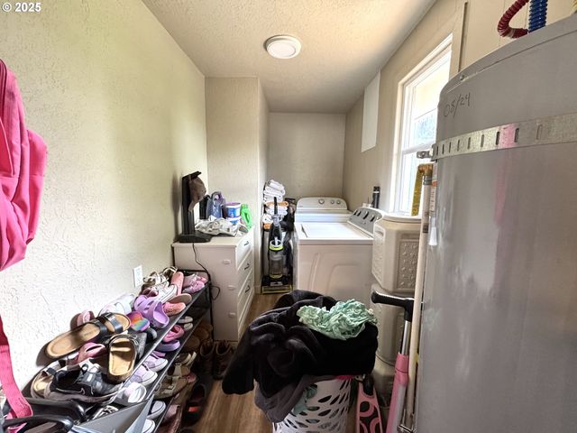 1135 MONMOUTH St, Independence, OR 97351