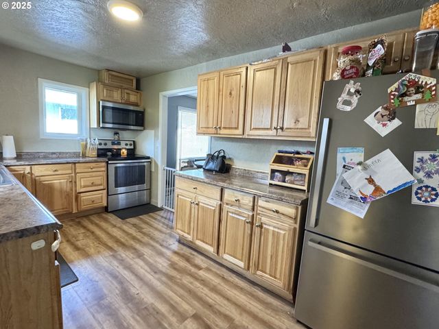 1135 MONMOUTH St, Independence, OR 97351