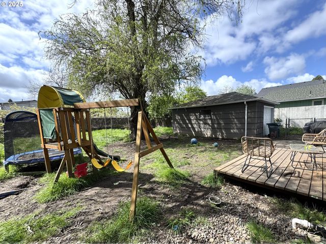 1135 MONMOUTH St, Independence, OR 97351