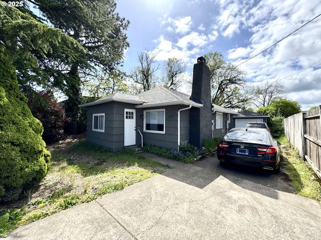 1135 MONMOUTH St, Independence, OR 97351