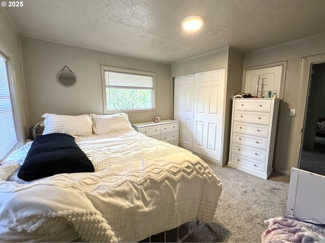 1135 MONMOUTH St, Independence, OR 97351