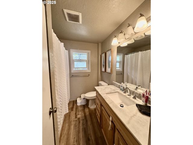 1135 MONMOUTH St, Independence, OR 97351