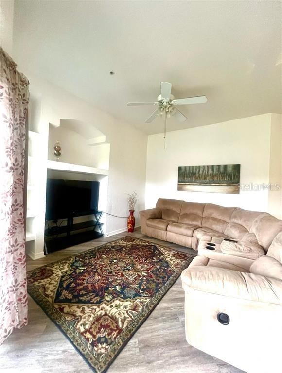 Image 4 of property listing at 7360 WESTPOINTE BOULEVARD 127, Orlando, FL 32835