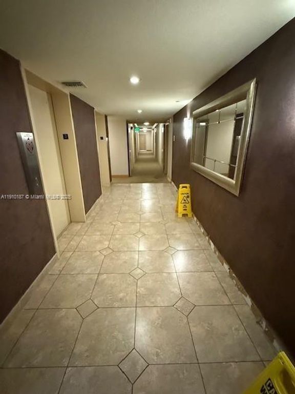 3625 N Country Club Dr 304, Aventura, FL 33180