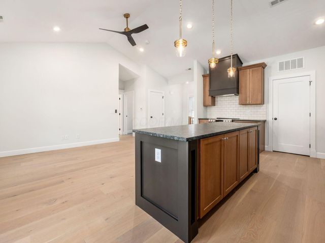 2015 W 5th Avenue, 108, Marble Cliff, OH 43212