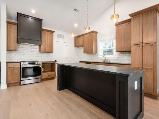 2015 W 5th Avenue, 108, Marble Cliff, OH 43212