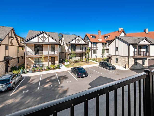 2015 W 5th Avenue, 108, Marble Cliff, OH 43212