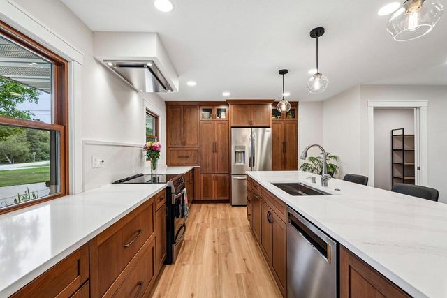1389 Glenbrook DRIVE, Cedarburg, WI 53012