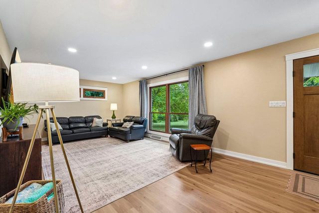 1389 Glenbrook DRIVE, Cedarburg, WI 53012