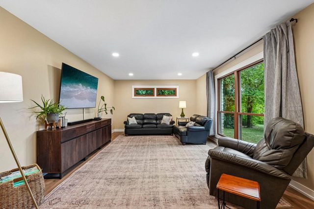 1389 Glenbrook DRIVE, Cedarburg, WI 53012