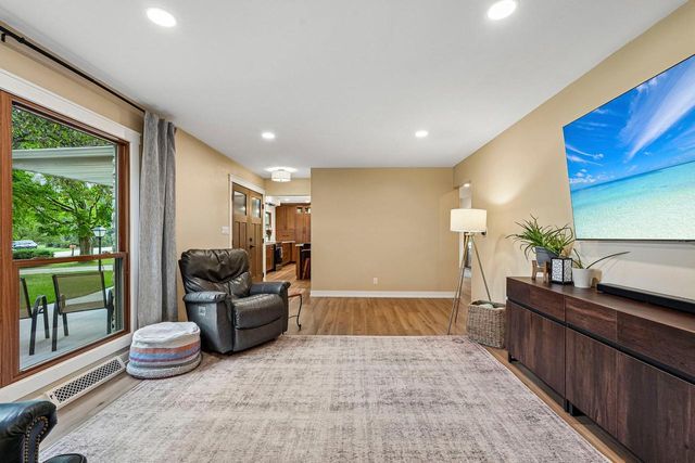 1389 Glenbrook DRIVE, Cedarburg, WI 53012