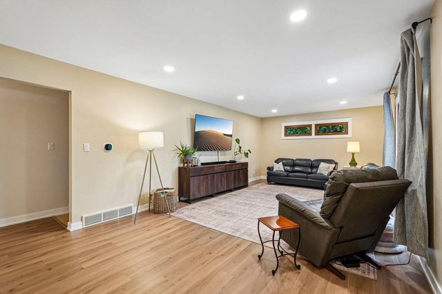1389 Glenbrook DRIVE, Cedarburg, WI 53012