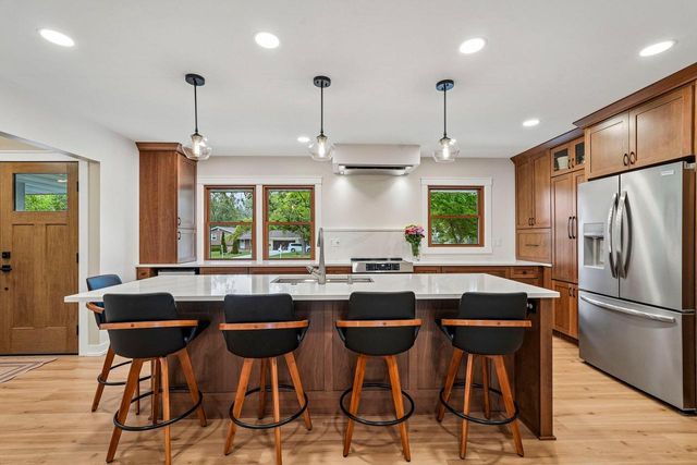 1389 Glenbrook DRIVE, Cedarburg, WI 53012