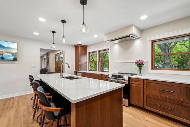 1389 Glenbrook DRIVE, Cedarburg, WI 53012