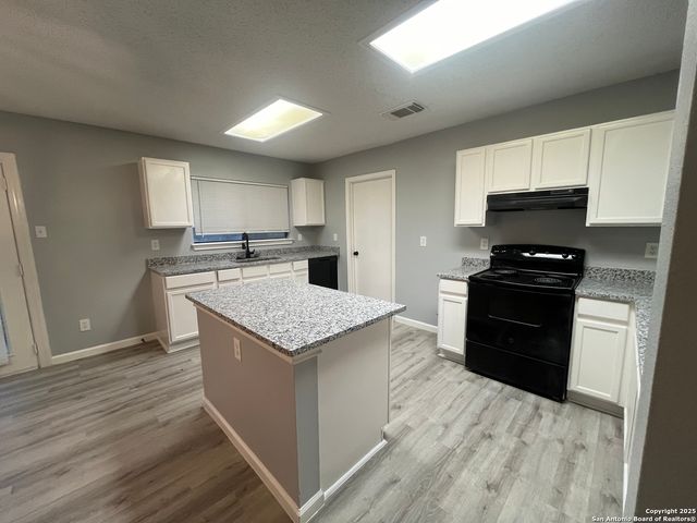 8230 Cantura Mills, Converse, TX 78109