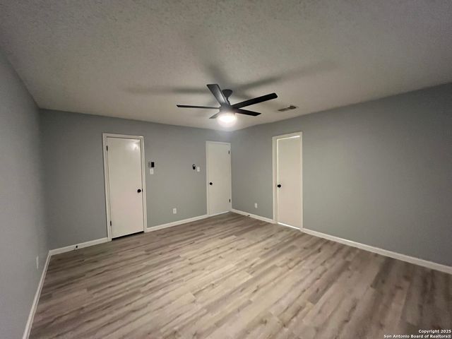 8230 Cantura Mills, Converse, TX 78109