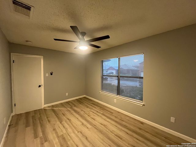 8230 Cantura Mills, Converse, TX 78109