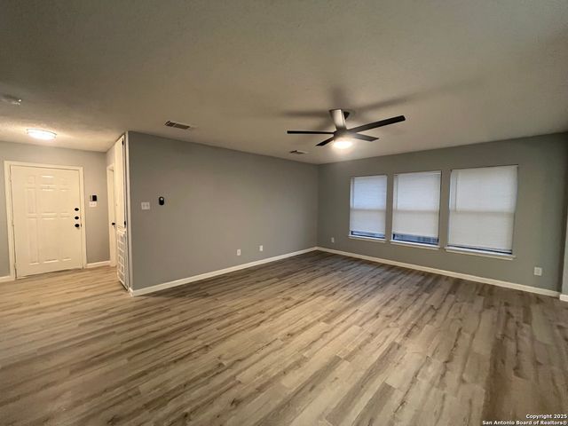 8230 Cantura Mills, Converse, TX 78109