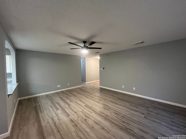 8230 Cantura Mills, Converse, TX 78109