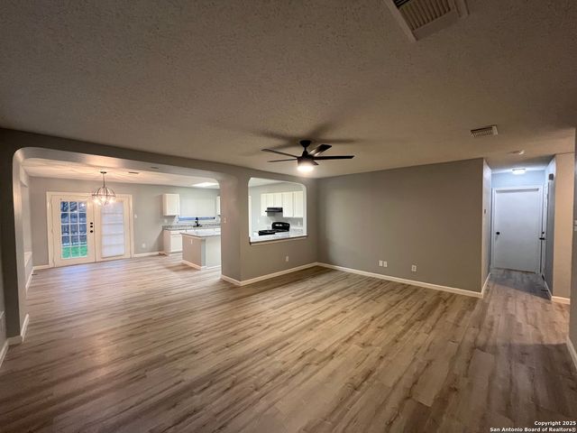 8230 Cantura Mills, Converse, TX 78109