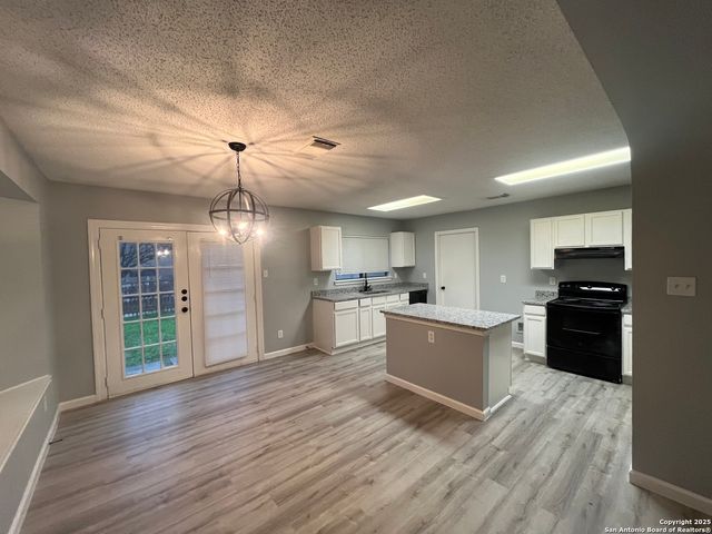 8230 Cantura Mills, Converse, TX 78109