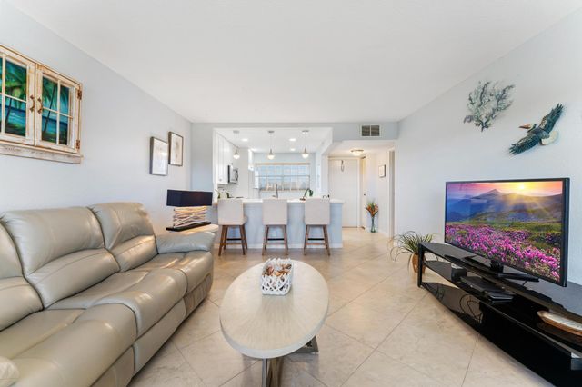 3654 Via Poinciana 504, Lake Worth, FL 33467