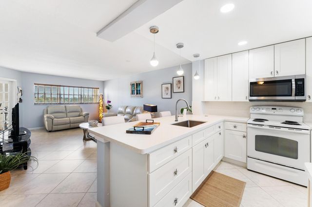 3654 Via Poinciana 504, Lake Worth, FL 33467