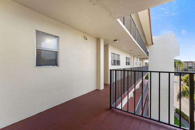 3654 Via Poinciana 504, Lake Worth, FL 33467