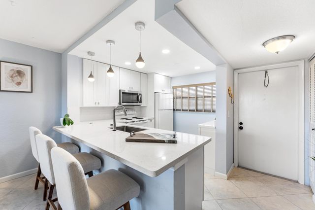 3654 Via Poinciana 504, Lake Worth, FL 33467