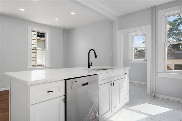 442 AVENUE E, Bayonne, NJ 07002