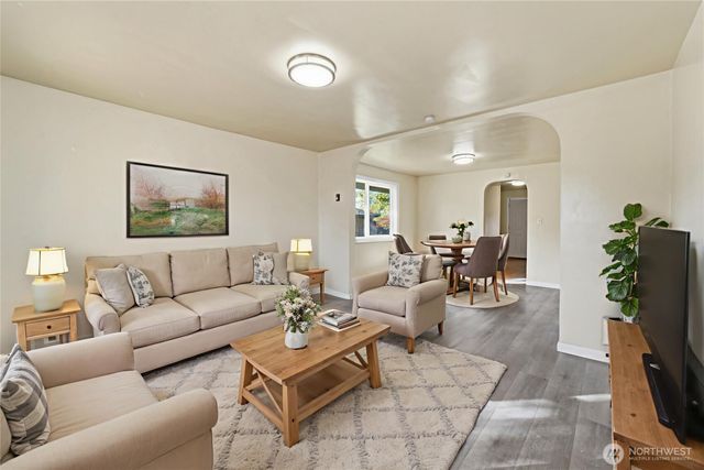 303 NE Ash Avenue, College Place, WA 99324