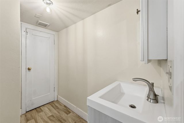 303 NE Ash Avenue, College Place, WA 99324