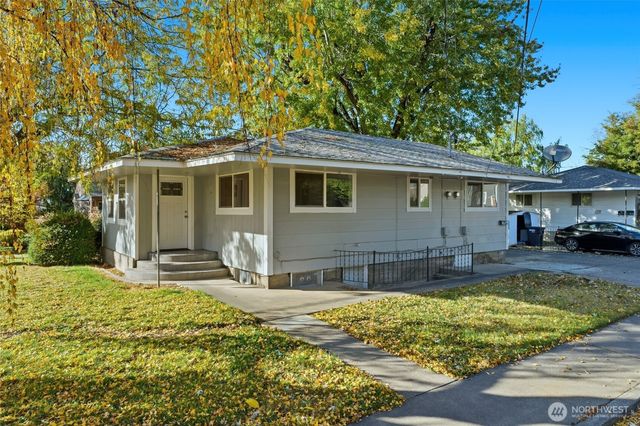 303 NE Ash Avenue, College Place, WA 99324