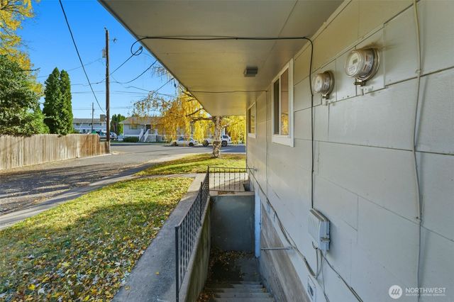 303 NE Ash Avenue, College Place, WA 99324