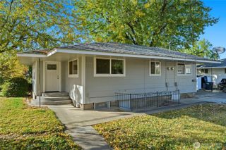 303 NE Ash Avenue, College Place, WA 99324