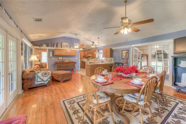 300 L Green Road, Cleveland, TX 77328