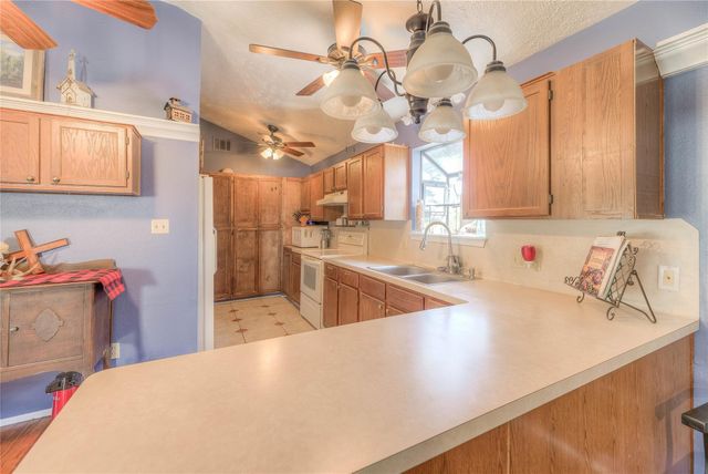 300 L Green Road, Cleveland, TX 77328