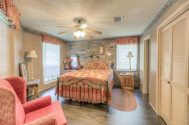 300 L Green Road, Cleveland, TX 77328