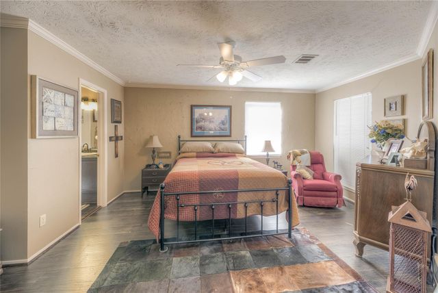 300 L Green Road, Cleveland, TX 77328